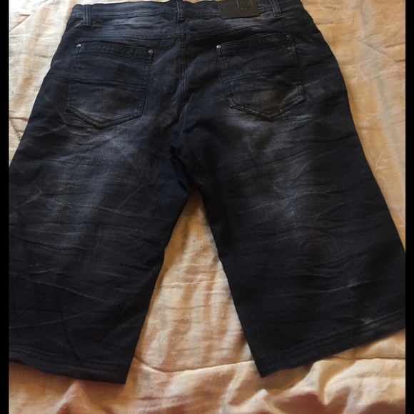 Men’s Jeans Shorts - Picture 2 of 2